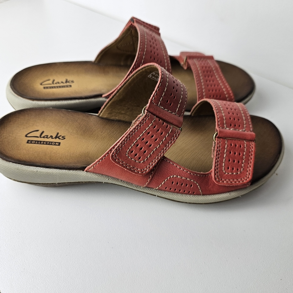 Clarks Collection ,Womans, Size 7.5 Leather Sandal,   Coral color  toe,